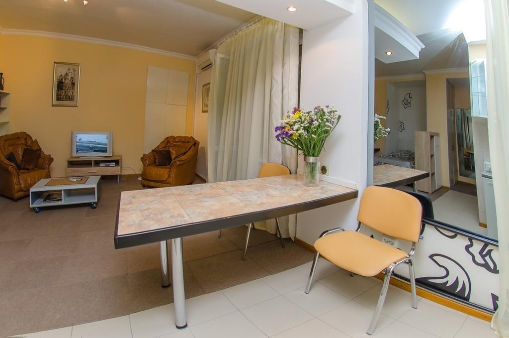 Apartment Triokhsviatytelskaya Street 3 Kiev Eksteriør billede