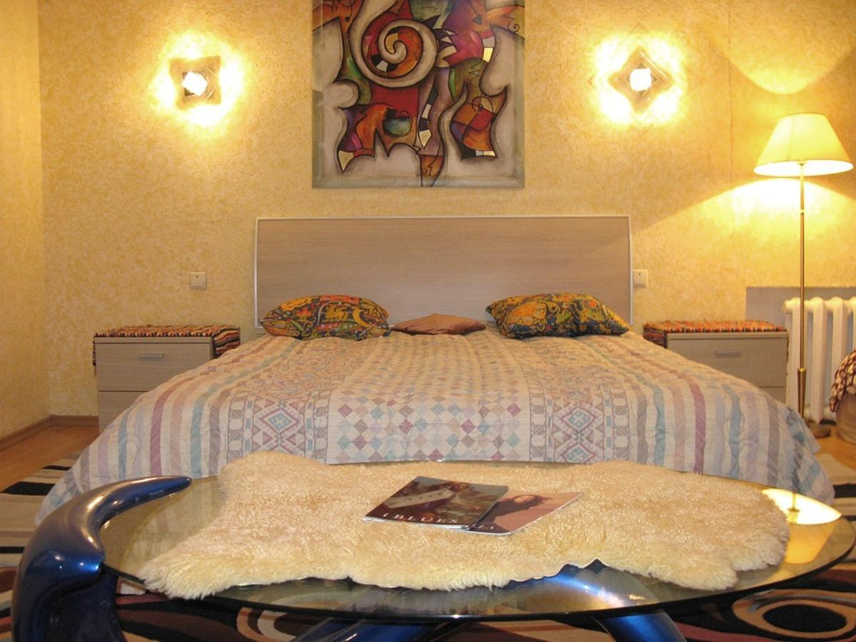 Apartment Triokhsviatytelskaya Street 3 Kiev Eksteriør billede